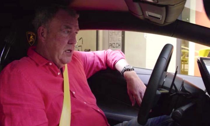 <p>Jeremy Clarkson flucht im Auto.</p>