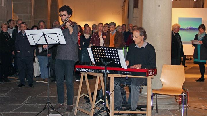 <p>Musik an der Vernissage am 11.1.2018 mit Christian und Alexander Graf. (Alle Fotos: Thomas Seilnacht)</p>