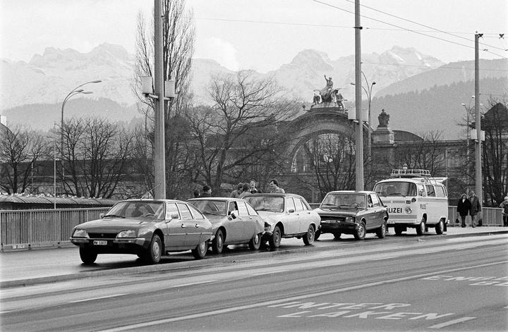 <p>1979. Ein Unfall auf der Seebrücke Luzern mit vier beteiligten Fahrzeugen.</p>