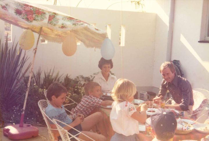 <p><strong>Kindergeburtstag in Afrika:</strong> Die Zuger Familie Sidler wandert 1969 nach Australien aus und zieht 1974 nach Südwestafrika (heute Namibia) weiter. ©Museum Burg Zug</p>