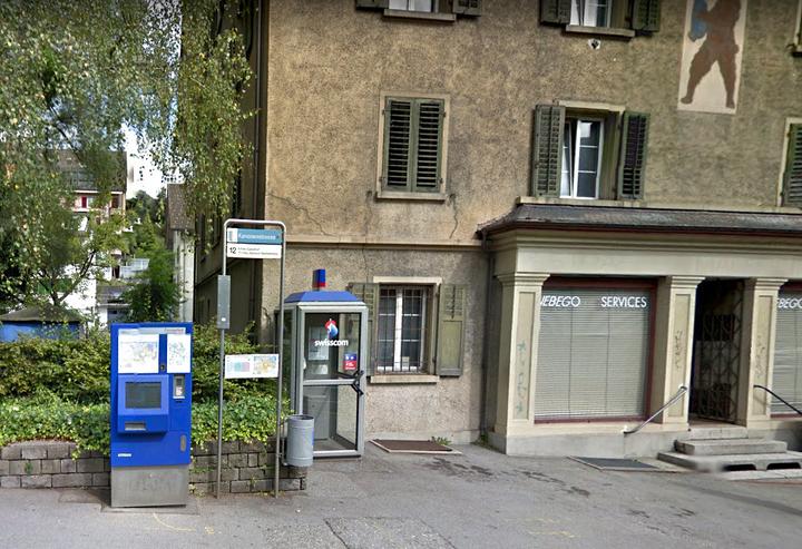 <p>Wird nächstens abgebaut: Telefonkabine an der Bernstrasse in Luzern.</p>