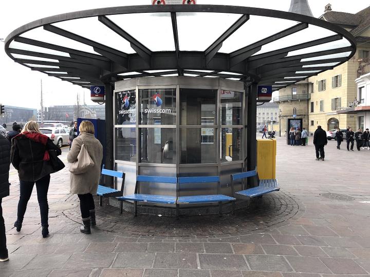 <p>Busstation am Schwanenplatz: Hier wird bald Raum frei.</p>