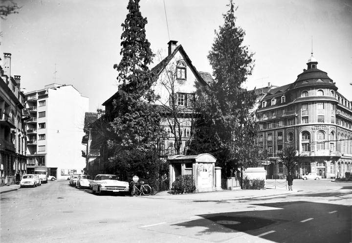 <p>Der Pilatusplatz mit dem damaligen «Volkshaus» im Hintergrund auf einer Archiv-Aufnahme.</p>