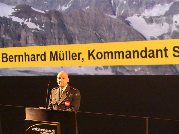 <p>Luftwaffen-Chef Bernhard Müller warb für neue Kampfjets.</p>