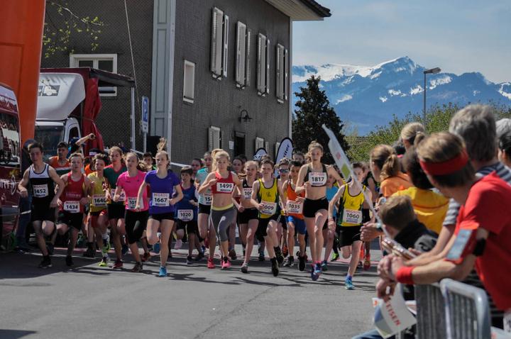 <p>Die Läufer der Kategorien U14 und U16. (Bild: Anna Steiner)</p>