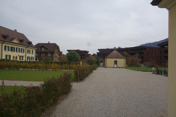 <p>Das bestehende Wegnetz der Siedlung «Daheim» ist mit den Neubauten verbunden. (Foto: Gerold Kunz)</p>