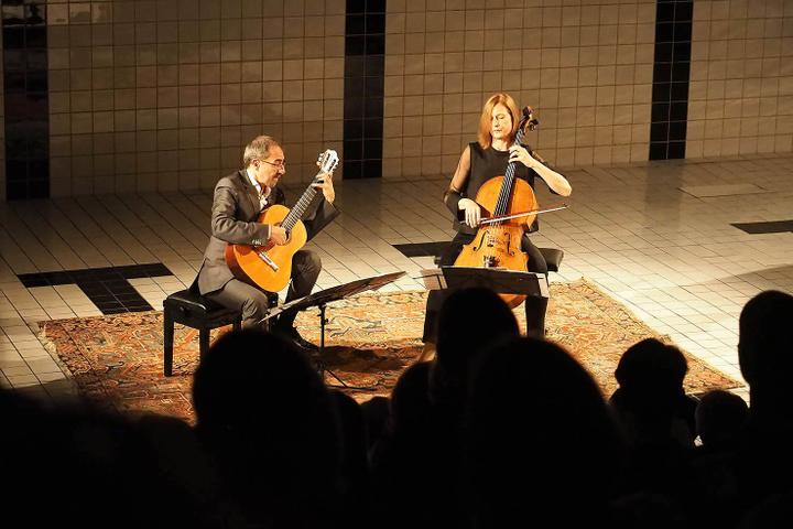 <p>Kammermusik mit Pablo Márquez (Gitarre) und Anja Lechner (Violoncello) am Guitar Festival im Neubad. (Bild: zvg/Gregor Eisenhuth)</p>