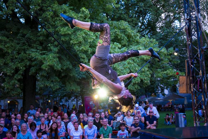 <p>Akrobatische Einlagen gehören zum Programm… (Bild: Arthur Häberli) </p>