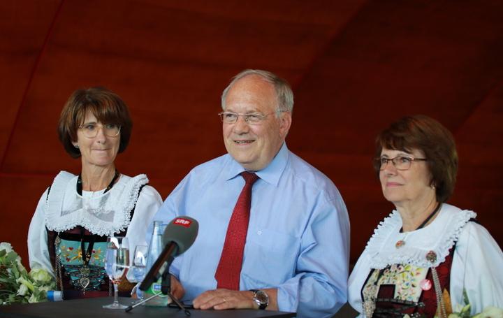 <p>Bundesrat Johann Schneider-Ammann stand auch den Medien Rede und Antwort. (Bild: Marcel Vogler)</p>