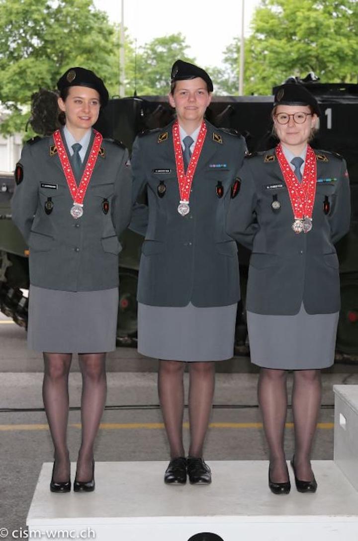 <p>Medaillen-Zeremonie, v.l. Petra Lustenberger, Vanessa Hofstetter, Nina Christen. (Bild:  cism-wmc.ch)</p>