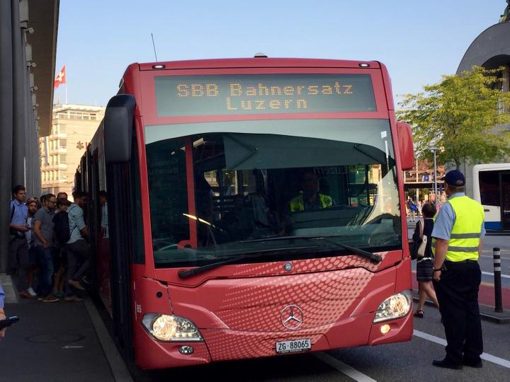 <p>Die Busse wurden regelrecht vollgestopft. (Bild: les) </p>