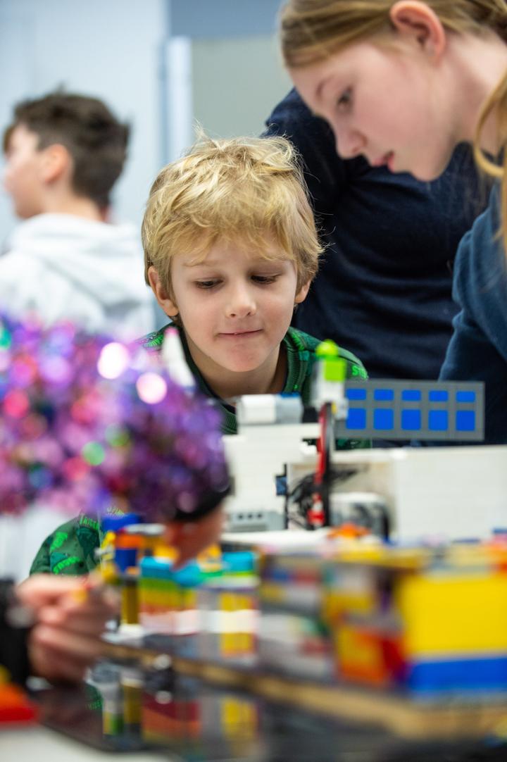 <p>Am Samstag fand in Luzern die «First Lego League» statt – dafür bauten Kinder einen eigenen Roboter. (Bild: zvg/Martin Vogel)</p>