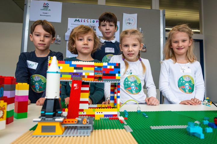 <p>Am Samstag fand in Luzern die «First Lego League» statt – dafür bauten Kinder einen eigenen Roboter. (Bild: zvg/Martin Vogel)</p>