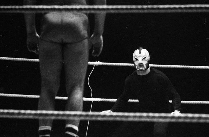 <p>Wrestling, Hallenstadion Zürich, um 1965 © Karlheinz Weinberger, Courtesy Galerie Esther Woerdehoff</p>