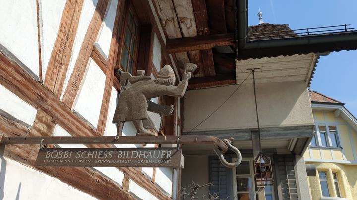 <p>«Schiess» in Cham: Bildhauerei und Beiz.</p>