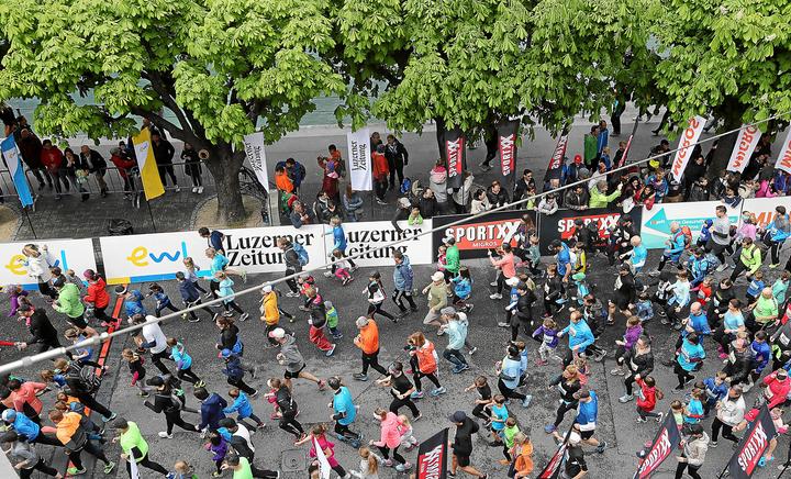 <p>Impression vom 42. Stadtlauf in Luzern. (Bild: swiss-image.ch/Andy Mettler)</p>