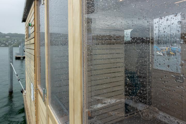 <p>Endlich Saunawetter: Richtig gemütlich wird’s auf dem Saunaboot, wenn’s draussen nass und kalt ist.</p>