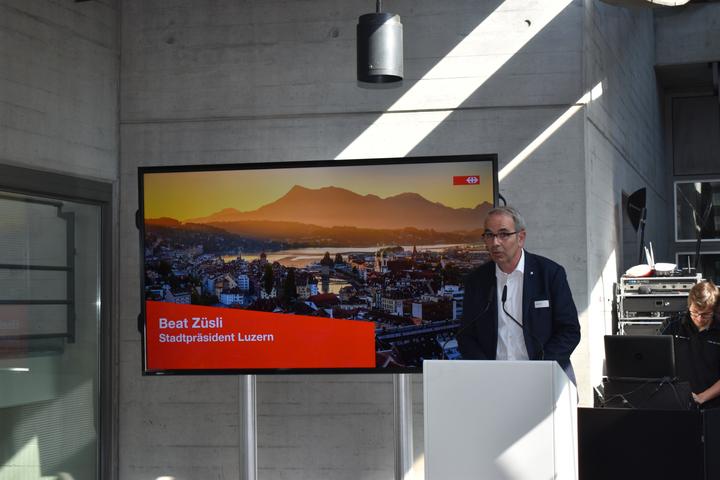<p>Stadtpräsident Beat Züsli hofft dank der Modernisierung des Luzerner Bahnhofs weiteres Wirtschaftswachstum für die Stadt generieren zu können.</p>