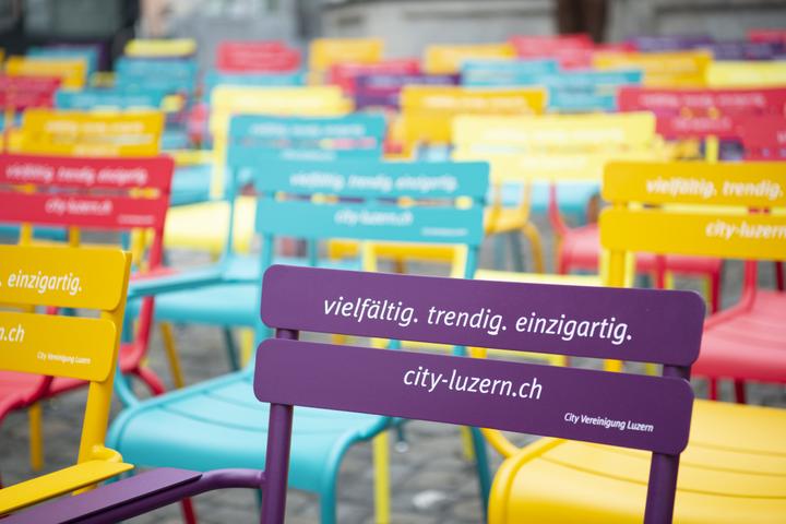 <p>Die Stühle der Aktion «Vielseitig. Trendig. Einzigartig – City Luzern» stehen ab Mitte Juni in der Neu- und Altstadt.</p>