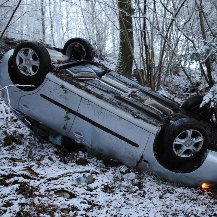 Unfall in Roggliswil: Mutter und Kind überschlagen sich mit Auto