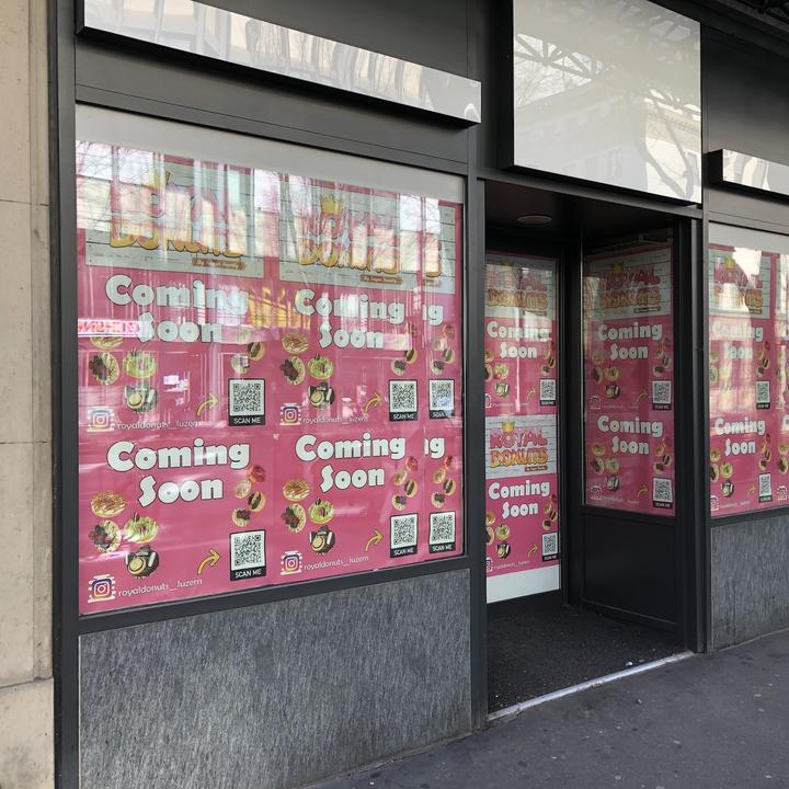 Bis September 2021 befand sich an der Pilatusstrasse 5 das Fotofachgeschäft Ecker. Bald gehen hier Donuts über die Ladentheke.