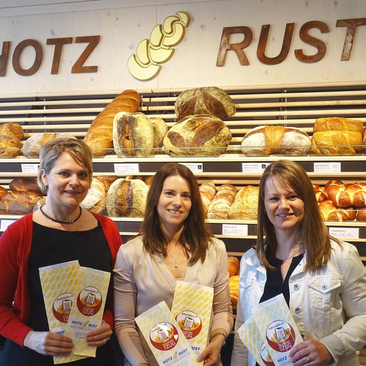 Lancieren eine Zusammenarbeit: zentralplus und die Bäckerei Hotz Rust AG. V.l.n.r.: Andrea Hotz, Melanie Koch, Evelyn Rust.